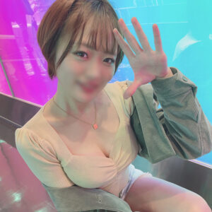 [Pcolle-206018641591a968ada]【再販】ネットで知り合った駆け出し動画配信者の女子大生とオフパコハメ撮り 生チン挿入したらありえない量の潮が出た→そのまま中出しに出ているAV女優名は？