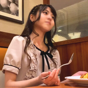 [Pcolle-18779662ed0f26d3de9]まだ成長しそうな白パンツ美少女とハメ撮り中出し 小さな手、お口、おまんこに大きなおちんぽねじ込んでみましたに出ているAV女優名は？