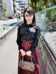 [FC2-PPV-2205018]【クセ強女#014】女友達0お嬢様育ちの美人OL25歳  チアノーゼ酸欠イラマ***中出し調教♡に出ているAV女優名は？