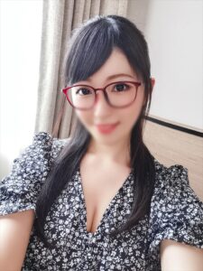 [FC2-PPV-2266468]【クセ強女#016】マジメ系メガネ地方公務員30歳 羞恥プレイで感度MAX涎垂らし潮吹き白目剥きガンギマリ孕ませ調教♡に出ているAV女優名は？