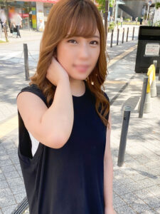 [FC2-PPV-2346861]★ドキドキ不倫★欲求不満のEカップギャル嫁（３１）★排卵日前のムラムラ中出しセックスに出ているAV女優名は？