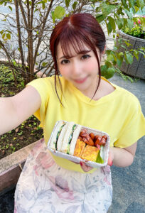 [FC2-PPV-2421384]【**】≪ABC≫都内料理教室 人気巨乳女性講師マル秘ハメ撮り!! メディア出演の裏で共演者と繋がり発覚 Gカッ プ色白ピンクの女神おっぱいふりまわしてイキまくる【高画質DL】に出ているAV女優名は？