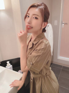 [FC2-PPV-2462440]【クセ強女#025】4か国語ペラペラ高学歴スレンダー通訳さん 底抜けに明るい精飲ビッチが意識ぶっ飛ぶほどイかされ連続ザーメンごっくん変態調教♡に出ているAV女優名は？