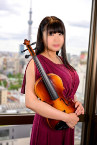 [FC2-PPV-2449393]［**］Jカップ爆乳バイオリニスト　お育ちの良いお嬢様が下品な喘ぎ声でイきまくる!!激しいピストンに爆乳を振り乱しながら種付けされる衝撃映像に出ているAV女優名は？