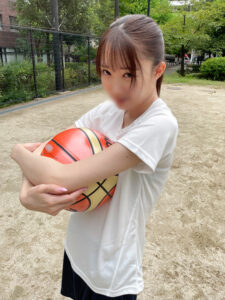 [FC2-PPV-2485663]☆神ハメ☆めちゃ華奢ボディのバスケ女子☆先輩のデカちんを小さなおまんこで受け入れます。中出し＆顔射に出ているAV女優名は？