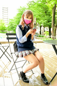 [FC2-PPV-2479940]【顔出し】小柄**ギャル**　学校帰り制服姿のままコンビニに連れ込んでしゃぶらせる！感じまくりマ〇コに生挿入で背徳感たっぷり中出しSEXに出ているAV女優名は？