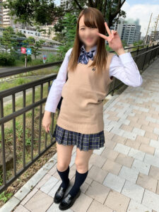 [FC2-PPV-2509516]☆素人ハメ撮り☆Bカップ色白ボディ☆あどけない表情でちんぽをペロペロ⇒中出し＆顔射に出ているAV女優名は？