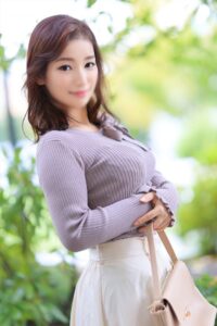 [FC2-PPV-2586712]調教済み爆乳変態OL29歳。野外のおもちゃ遊びでマンコびしょ濡れ痙攣絶頂猛烈ファックで連続絶頂中出し調教♡に出ているAV女優名は？