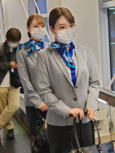 [FC2-PPV-2760507]美しい現職ＣＡ。勤務中を****。下ろした髪型が可愛い私服姿でデート、カラオケ店でいたずら。美しい制服姿で４Ｐ大乱交。【限定発売】に出ているAV女優名は？