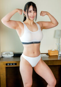 [FC2-PPV-3085870]【マッスル女子大生】筋肉女子のリアルSEX撮らせていただき。デッカイ上腕二頭筋♥大胸筋に惚れた彼氏の一生懸命な腰振りに強力な♀の騎乗位♥→巨根オジの生挿入で彼女がメス顔で快楽に堕ち種付けに出ているAV女優名は？