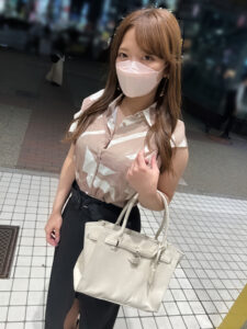 [FC2-PPV-3089688]【180日後に射精する●●】癒しが過ぎる！美人耳エス嬢・りさちゃん25歳　お店に内緒　初合体に興奮の生ピストン　中出し×2に出ているAV女優名は？