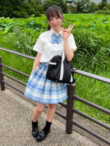 [FC2-PPV-3125923]おとこを狂わす小悪魔女子・りお18歳 まん汁垂れまくり新鮮まんこにおじさんちんぽを生挿入 中出し2回に出ているAV女優名は？