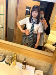 [FC2-PPV-3140314]【Vlog】 敏感な制服美**との中出しハメ撮り**に出ているAV女優名は？