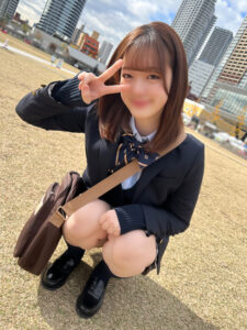 [FC2-PPV-3254975]【個撮】バトミントン・リコ18歳 「汗くさいかも（照）」**帰りのおつかれSEX おじさんセフレと中出し生交尾♪に出ているAV女優名は？