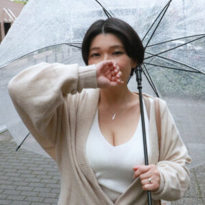 [FC2-PPV-3298509]経験人数ひとりの巨乳妻をいきなりNTR貸し出しした無茶振り夫が他人棒によがりまくる奥様を見て自分の不甲斐なさを痛感した映像がこちらです【嫁ちゃん倉庫】に出ているAV女優名は？