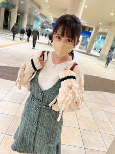 [FC2-PPV-3306205]【清純・デカパイむすめ】すけべ過ぎるカラダの「童顔巨乳」女子大生 ひなた 20歳 尻フェチおやじと生交尾【中出し＆顔射】に出ているAV女優名は？