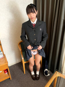 [FC2-PPV-3310568]顔出し【個人撮影】の裏バイト映像_真面目そうな女子のハメ撮り映像に出ているAV女優名は？
