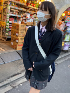 [FC2-PPV-3365628]16時間着用バスケ部の黒パンツちゃん_人生初の中出しに出ているAV女優名は？