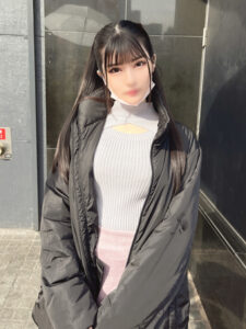 [FC2-PPV-3582565]【スク水・巨乳】アニ声デカ乳むすめ はな20歳「射精不可避」なピンクちくびのムニムニおっぱい　鬼ピストンで中出し＆顔射に出ているAV女優名は？