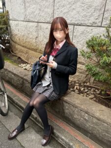 [FC2-PPV-3612981]顔出し【個人撮影】激レア_黒パンストの制服女子とハメ撮り_SNSで知り合った美脚*に種付SEXに出ているAV女優名は？