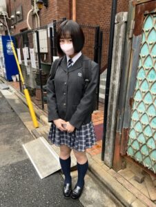 [FC2-PPV-3613218]【個人撮影】ショートヘアーの制服女子とP活_種付けされる裏バイトを完全収録に出ているAV女優名は？