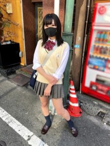 [FC2-PPV-3849706]顔出し【個人撮影】レンタルルームで密着SEX_クールそうな彼女が中出しされるまで完全収録。に出ているAV女優名は？