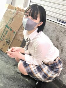 [FC2-PPV-3889492]アイドル顔負けの透明感/ショートカットの色白ちゃんに「イかせてください…」と懇願されたので中出しで返事【みこ(18)】【レビュー特典】に出ているAV女優名は？