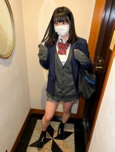 [FC2-PPV-3983391]顔出し【個人撮影】身バレとか撮られるの嫌そうな感じのミニスカちゃんに出ているAV女優名は？