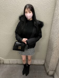 [FC2-PPV-3984468]顔出し【個人撮影】ケツが危険過ぎる美女とのハメ撮り_絶対に中出ししないでと言われましたが我慢出来るハズも無く膣奥に種付けしてきました。に出ているAV女優名は？