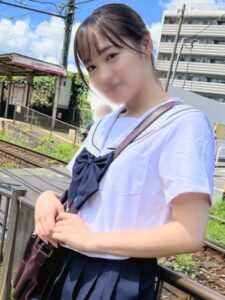 [FC2-PPV-4224283]八重歯がかわいい千年に1人の美人さん！すべすべスリムボディにオジサン子種をどっぷり提供！【もえ(18)】【レビュー特典】に出ているAV女優名は？