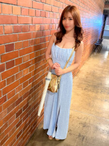 [FC2-PPV-4266620]【人妻・中出し】イケメンのデカ太ペニスでまん汁洪水メス堕ちSEX★結婚1年目・あやさん24歳に出ているAV女優名は？
