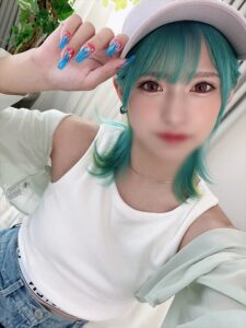 [FC2-PPV-4288764]【**ギャルビッチ】オジ好き青髪のヘンタイギャルちゃん。BIGマラで∞絶頂中出しクレイジーファック!!【生パコ最高♡】に出ているAV女優名は？