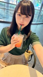 [FC2-PPV-4303407]【アイドル卵】名古屋で見つけた18歳ドルヲタ神カワ☆女!人が良すぎてホテル連れ込み大成功!!大人チ○ポでイキまくる雑魚マンコがエロすぎるハメ撮り種付けビデオに出ているAV女優名は？