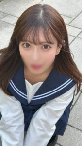 [FC2-PPV-4553785]【学校で一番の美女】年上のちょい悪彼氏に激イキの超敏感のカラダに改造された学校のアイドルの売られたSEX映像【おまけは友達に貸して中出しオナホに】に出ているAV女優名は？