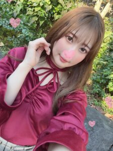 [FC2-PPV-4687483]【恥じらいかわいい】癒し系若妻28歳。旦那へ仕返しでリヴェンジ浮気 他人棒で溜まった性欲溢れ出る種付けハメ撮りに出ているAV女優名は？