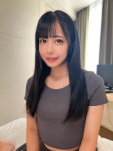 [FC2-PPV-4714915]Bカップ童顔・ちっぱいな萌えきゃわ過ぎる後輩・19歳といちゃらぶ生交尾⇒激キツまんこを激ピストンで大量中出し『はるち』に出ているAV女優名は？