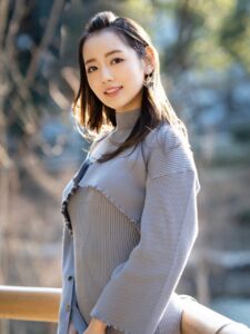 [FC2-PPV-3573115]【パーフェクト後妻業の女】色気ムンムン40歳差年の差婚艶やか美人妻30歳。年下イケメンに性欲爆発チンポにむしゃぶりつきフェラ抜き種付け変態交尾♡【欲塗れ痴女ビッチ】に出ているAV女優名は？