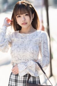 [FC2-PPV-3638581]【マジメ系ドスケベ】市役所勤務マジメ系H カップ奥さま26 歳。清楚で⼤⼈しいおっぱいちゃんが巨 ⼤他⼈棒でのたうち回るほどに感じまくる激ヤバ浮気中出しセックス【おっぱいバインバイン♡】に出ているAV女優名は？