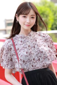 [FC2-PPV-3944587]【旦那の目の前でNTR】S級色白スレンダー人妻ちゃん人生初寝取られ3Pで興奮MAX限界突破アクメ!!イケメンと旦那に交互にハメられイキ狂う脳イキ連続中出しファッキン!!【乱れっぷりが半端なに出ているAV女優名は？