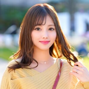 [FC2-PPV-4542867]【美乳クビレ美尻】既婚者美人OL 仕事帰りに中出し不倫!!クールな若妻が滅茶苦茶にヨガリ狂う絶頂NTRファック!!【月末の金曜の夜】に出ているAV女優名は？