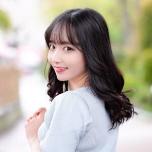 [FC2-PPV-4546402]【オカされ願望叶えます】幸薄い系美人奥様28歳。オナニー狂いむっつり奥様が滅茶苦茶にオカされたいとAV出演。人生初3Pで吹きまくりハメまくり狂乱生中ファック!!【愛しさと激しさと…】に出ているAV女優名は？