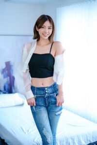 [FC2-PPV-4569407]【クール系美容師】淫乱アラフォー美魔女奥様42歳。同僚と職場内ゲス不倫。スレンダーボディのけ反らせ昼からハメまくり生中セックス【ガチ床上手セフレ】に出ているAV女優名は？