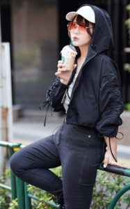 [FC2-PPV-4742442]【バイセクシャル】「キスとかいらない」COOL＆DRY　かっこイイ女。結婚願望ゼロ、性欲だけ解消しにきたサバサバイケメン♀。チ〇ポでメス堕ち中出しに出ているAV女優名は？