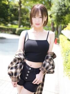 [FC2-PPV-4815389]【2025最高作】えげつない美脚のスレンダー妻・29歳 かつてのセフレと3年ぶりの再会おせっせ 性欲ぶつけ合いの激しい中出し生交尾(なるみ)に出ているAV女優名は？